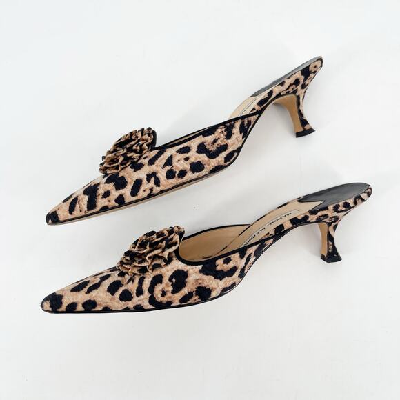Manolo Blahnik Leopard Print Fabric Rosette Pointed Toe Kitten Heel Mules IT 41 - Picture 4 of 11